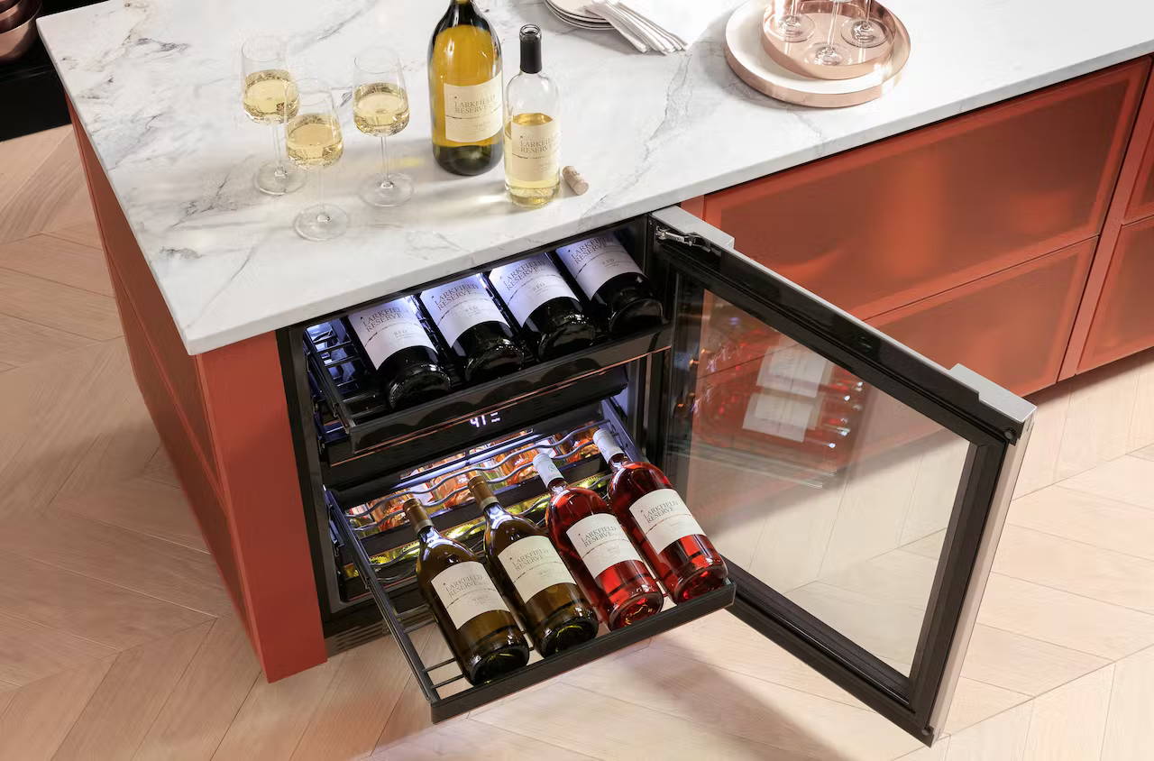 café wince center with door open