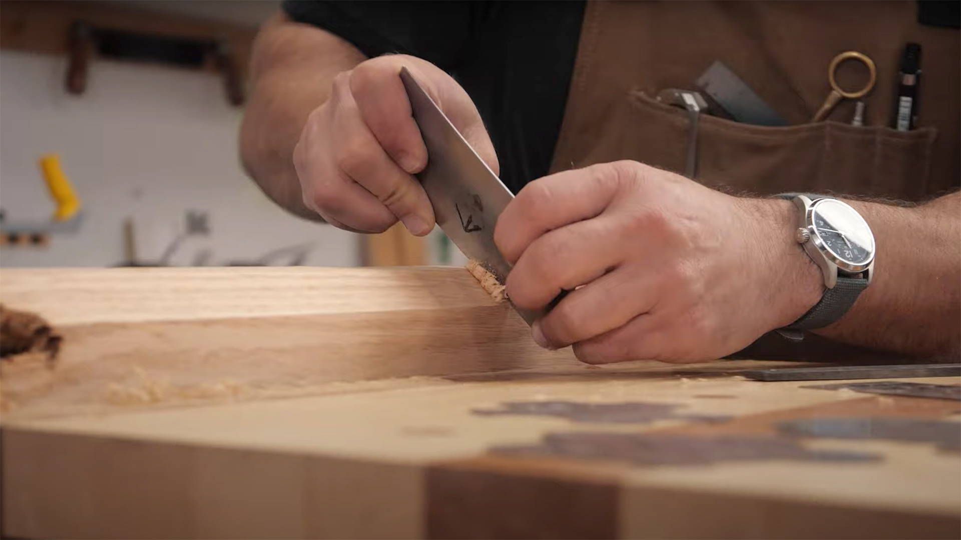 Using a card scraper for woodworking