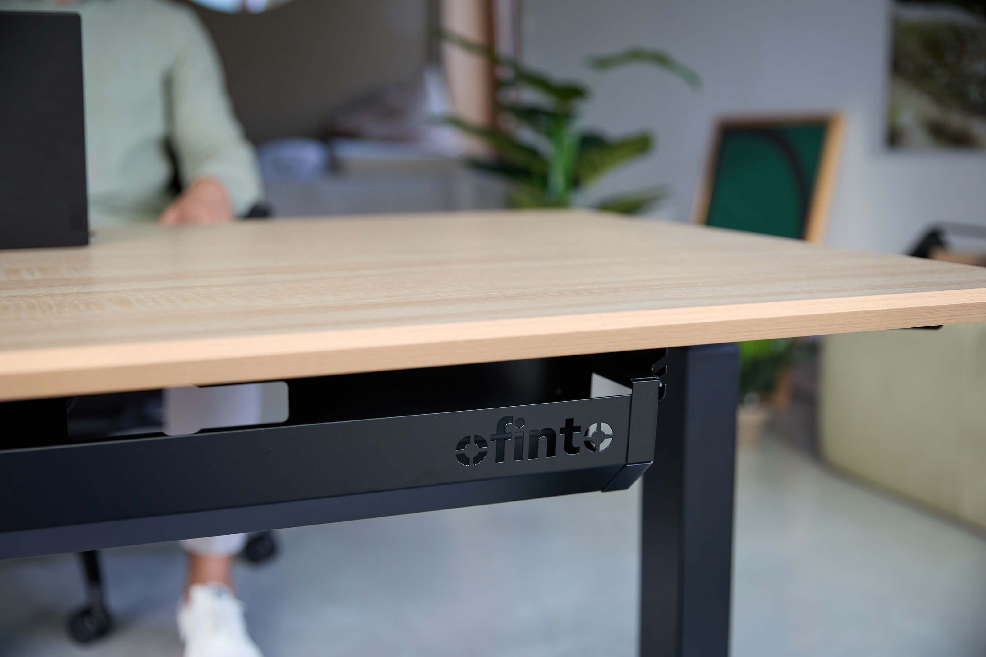Close-up eines Kabelmanagement-Systems von einem ofinto Elevate