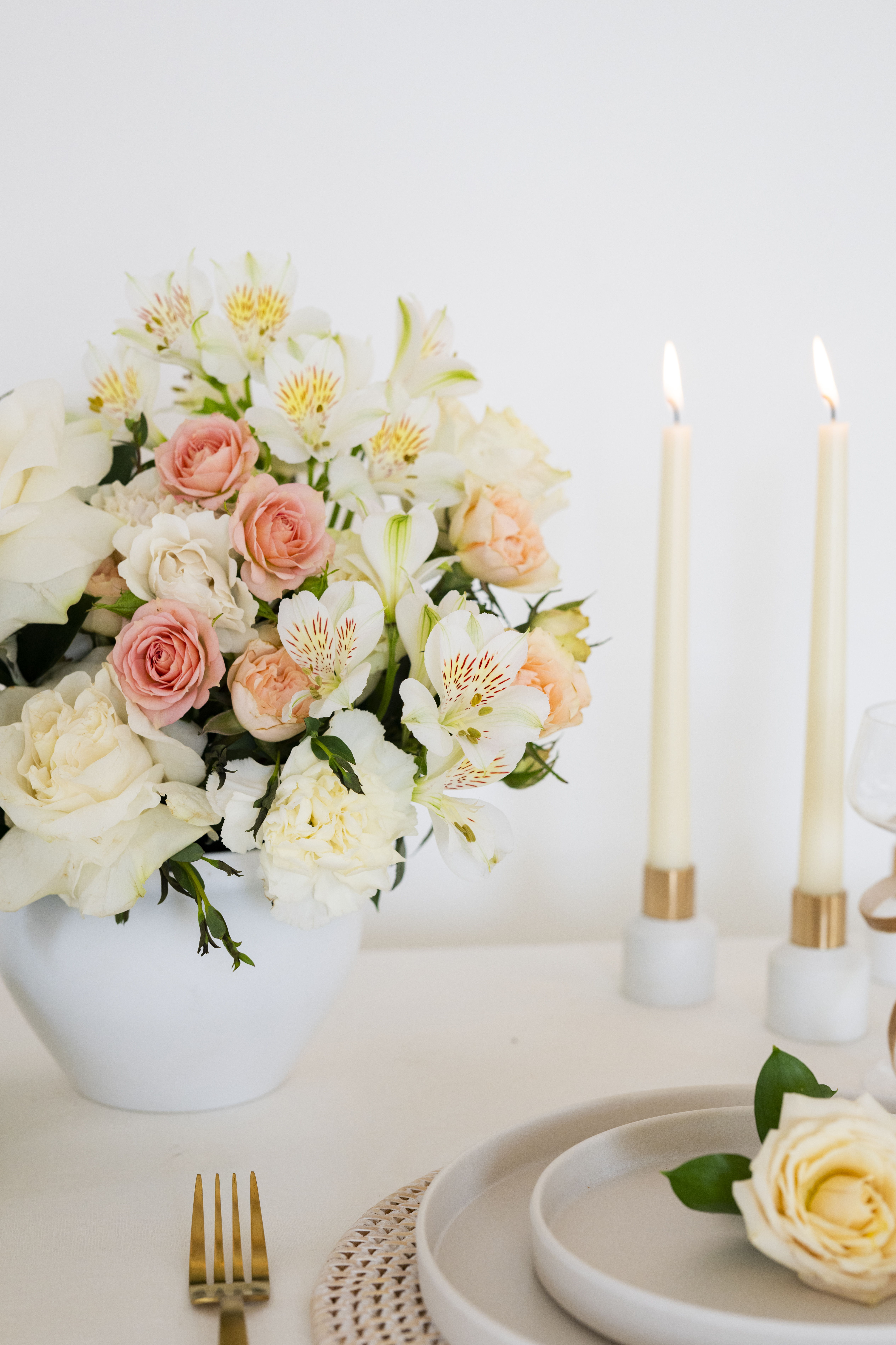 premade peach and cream centerpiece