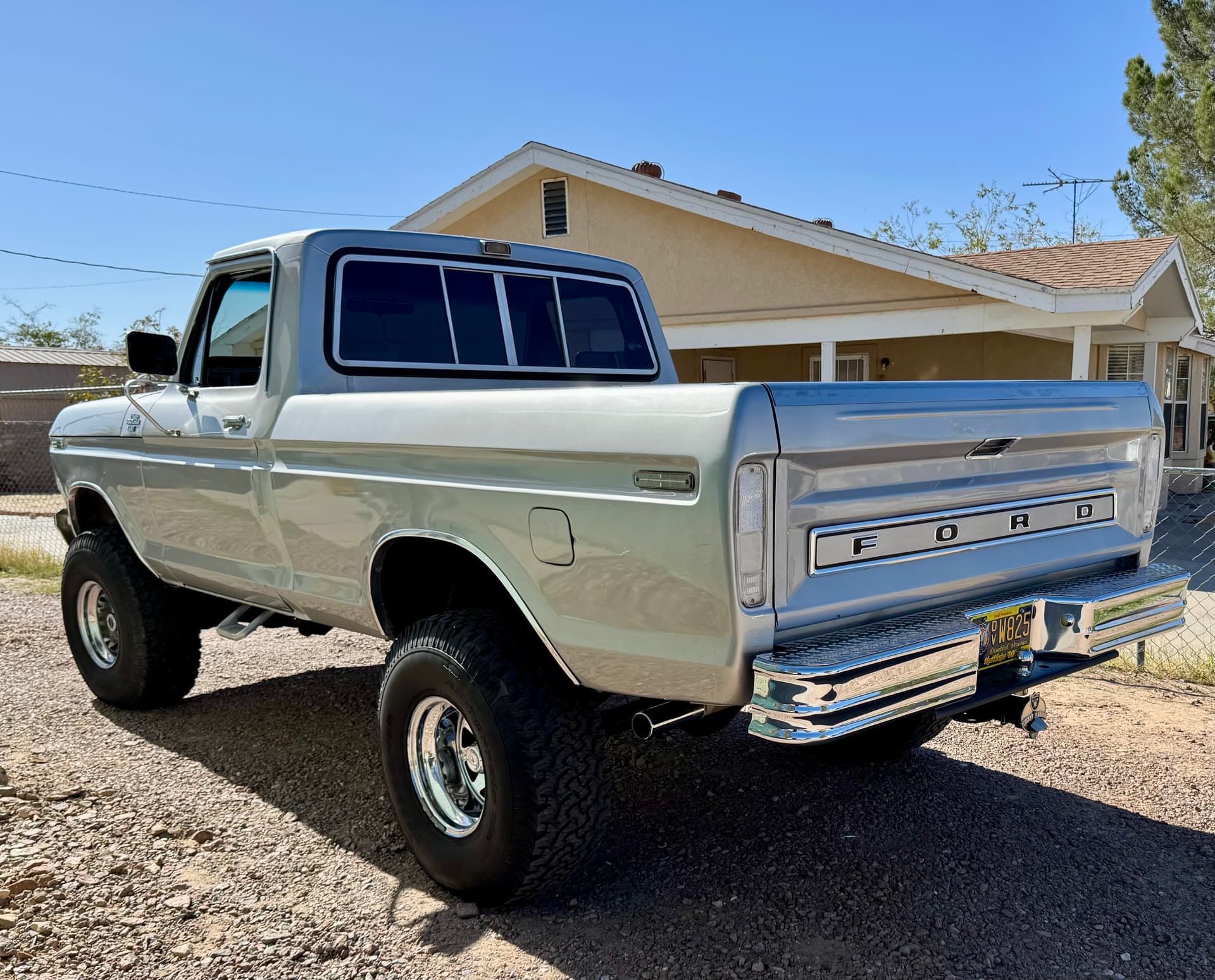 1979 Ford F100 with 2-Chime 3-Liter Air Horn Kit installed