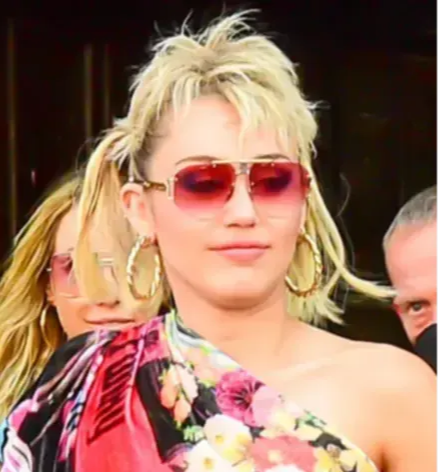 Top 10 Sunglasses Worn by Celebrities in 2024 – Kraywoods