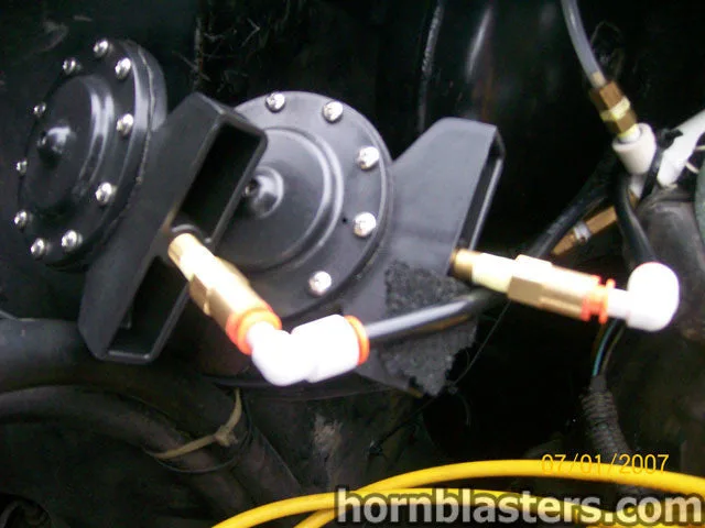 Close-up HornBlasters Shocker XL train horn trumpets or bracket Craig's 1979 Chevy Corvette gallery photo 6