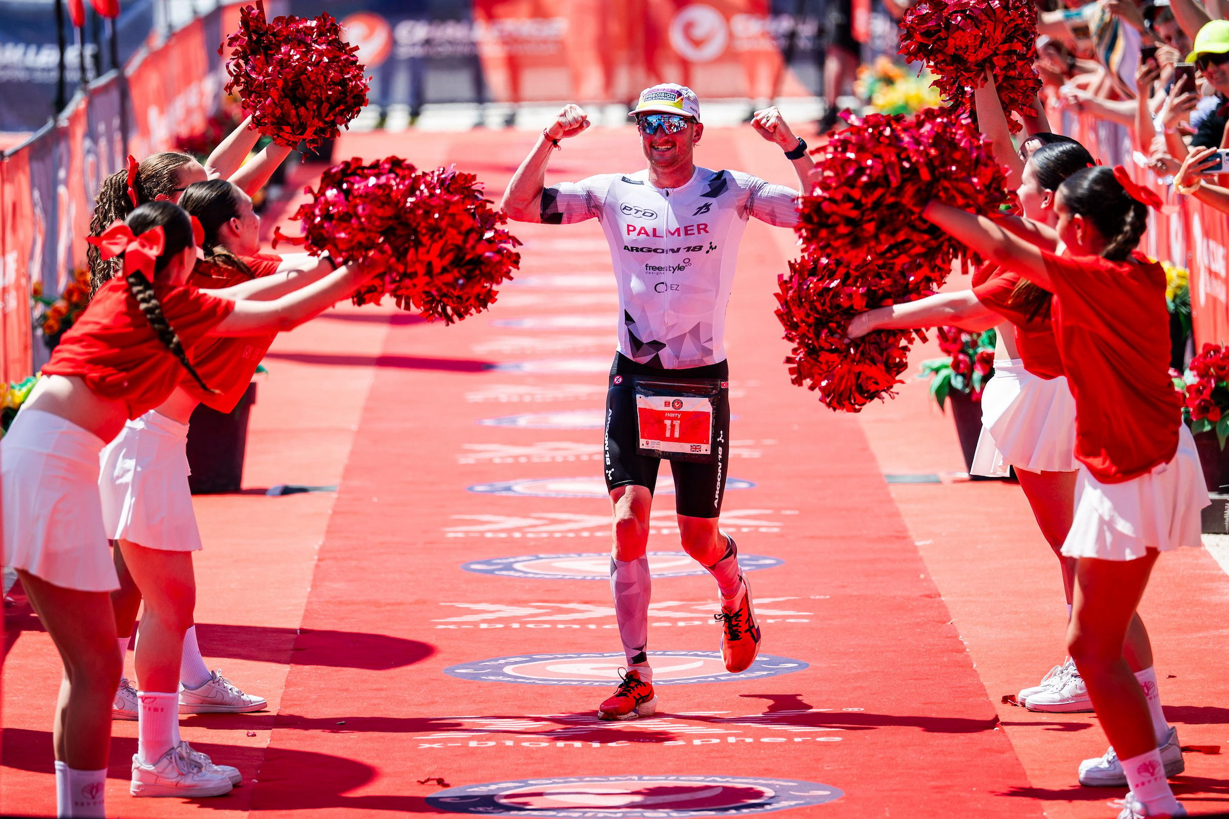 Harry Palmer (GBR) beim Zieleinlauf bei 