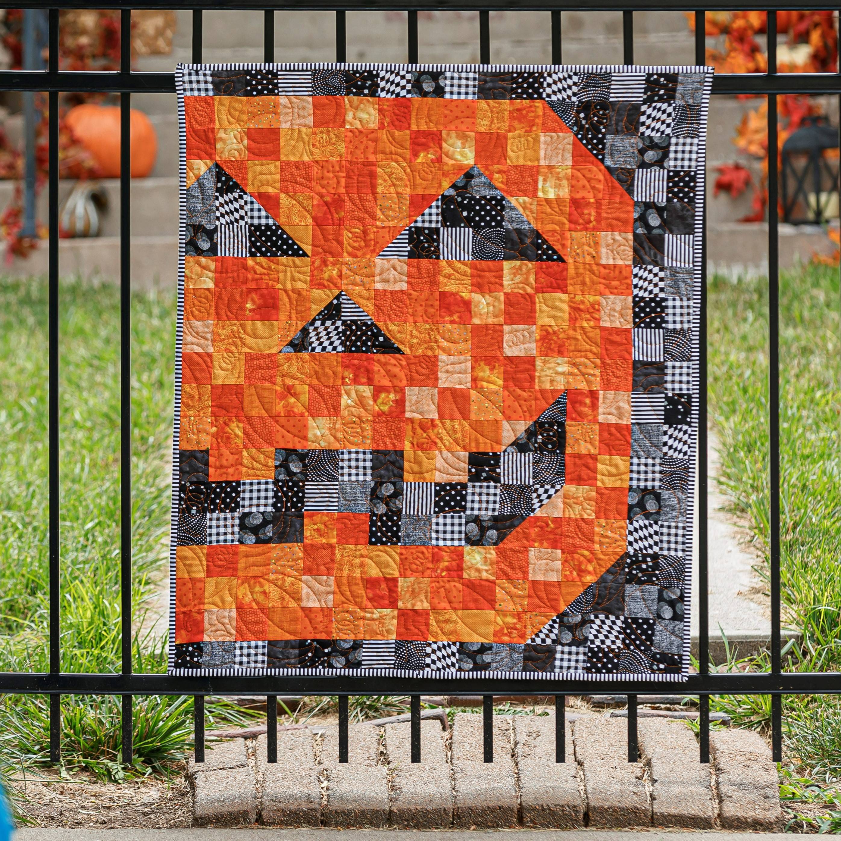 peekaboo pumpkin quilt DIY Halloween