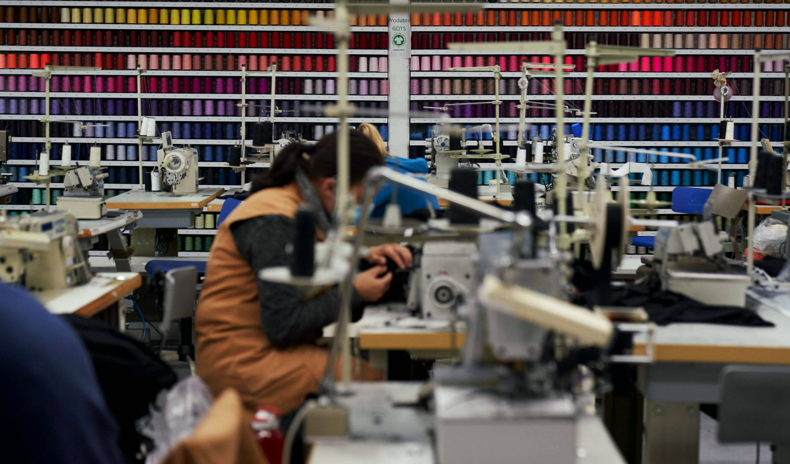Textilproduktion in der Produktionshalle