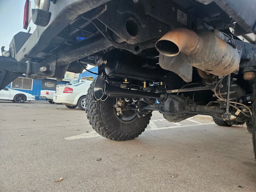 Underside spare tire area Gage's Gladiator Conductor's Special 232 dual Shocker XL horn bells black air tank airlines rear axle tires photo 4