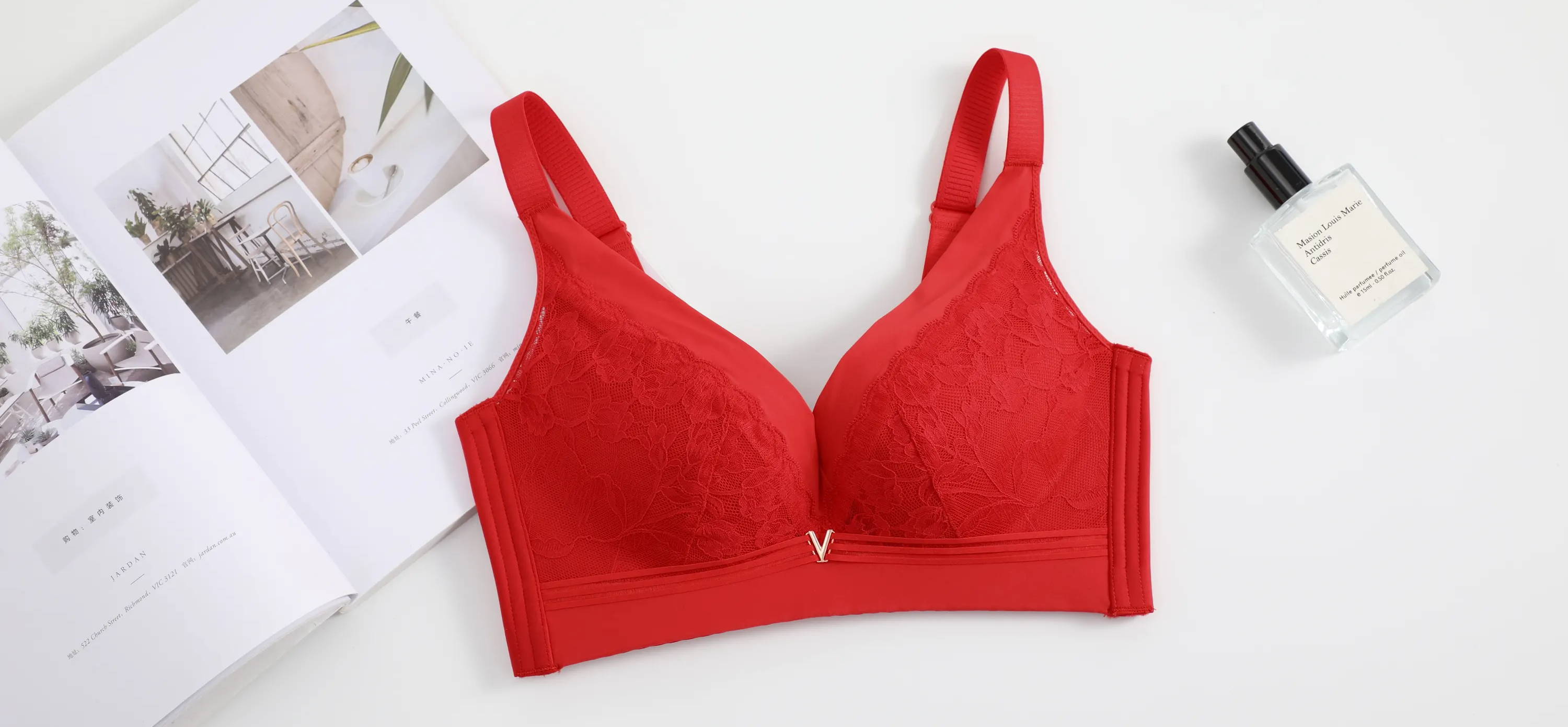 Red Bras and White Shirts: Why Do They Go Well Together? – Bradoria ...
