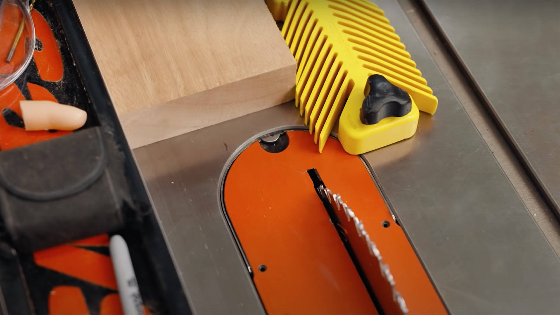 bird's eye view of table saw featherboard