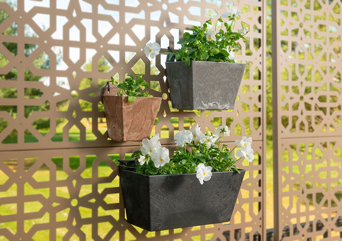 Self-watering wall planters