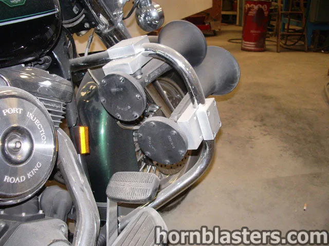 Nathan AirChime P5 locomotive horn bells bracket mounting airlines onboard-air hardware Walter's Harley Davidson Road King motorcycle detail photo 3