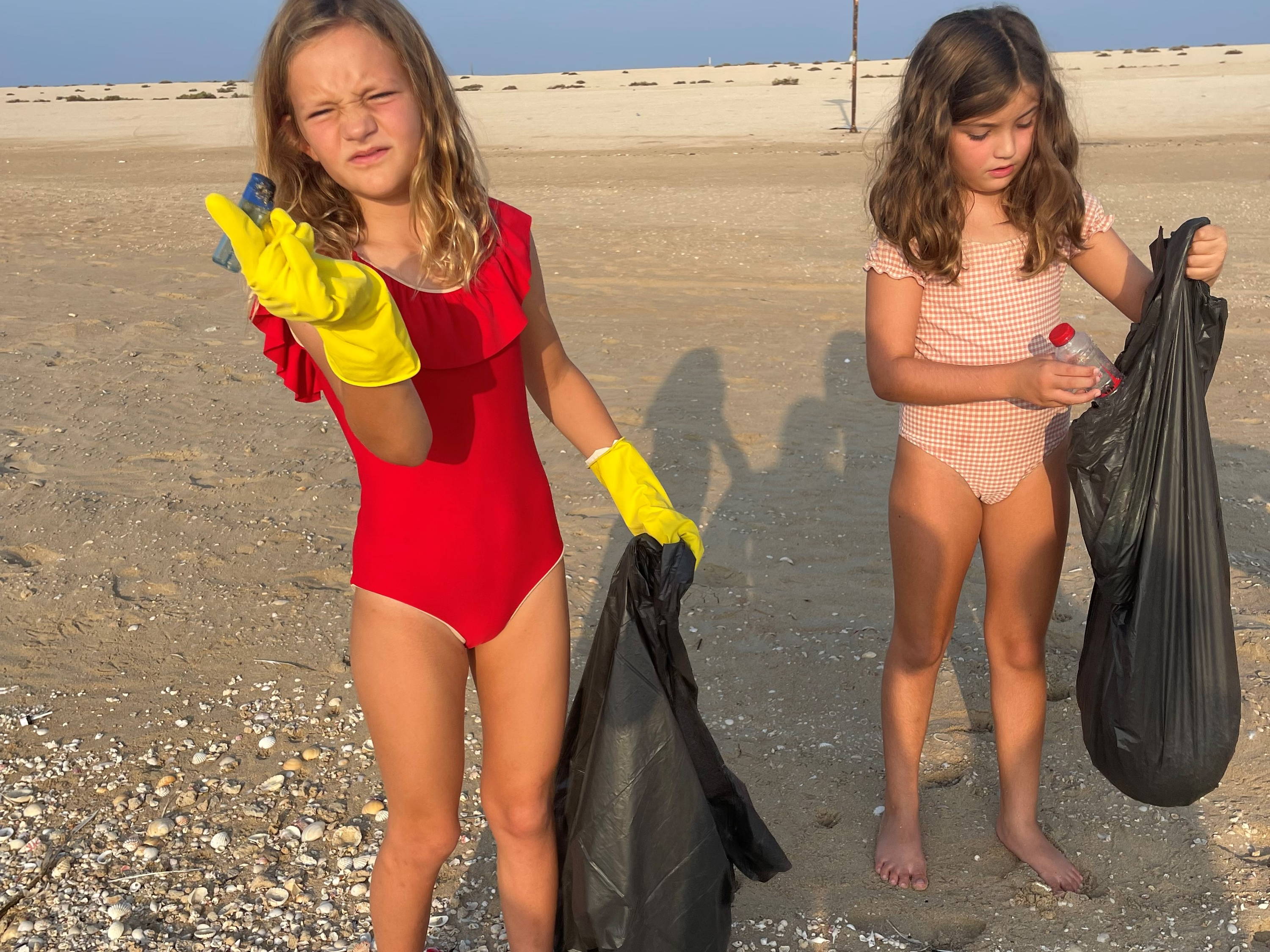Cleaning Up Dubai Beaches 