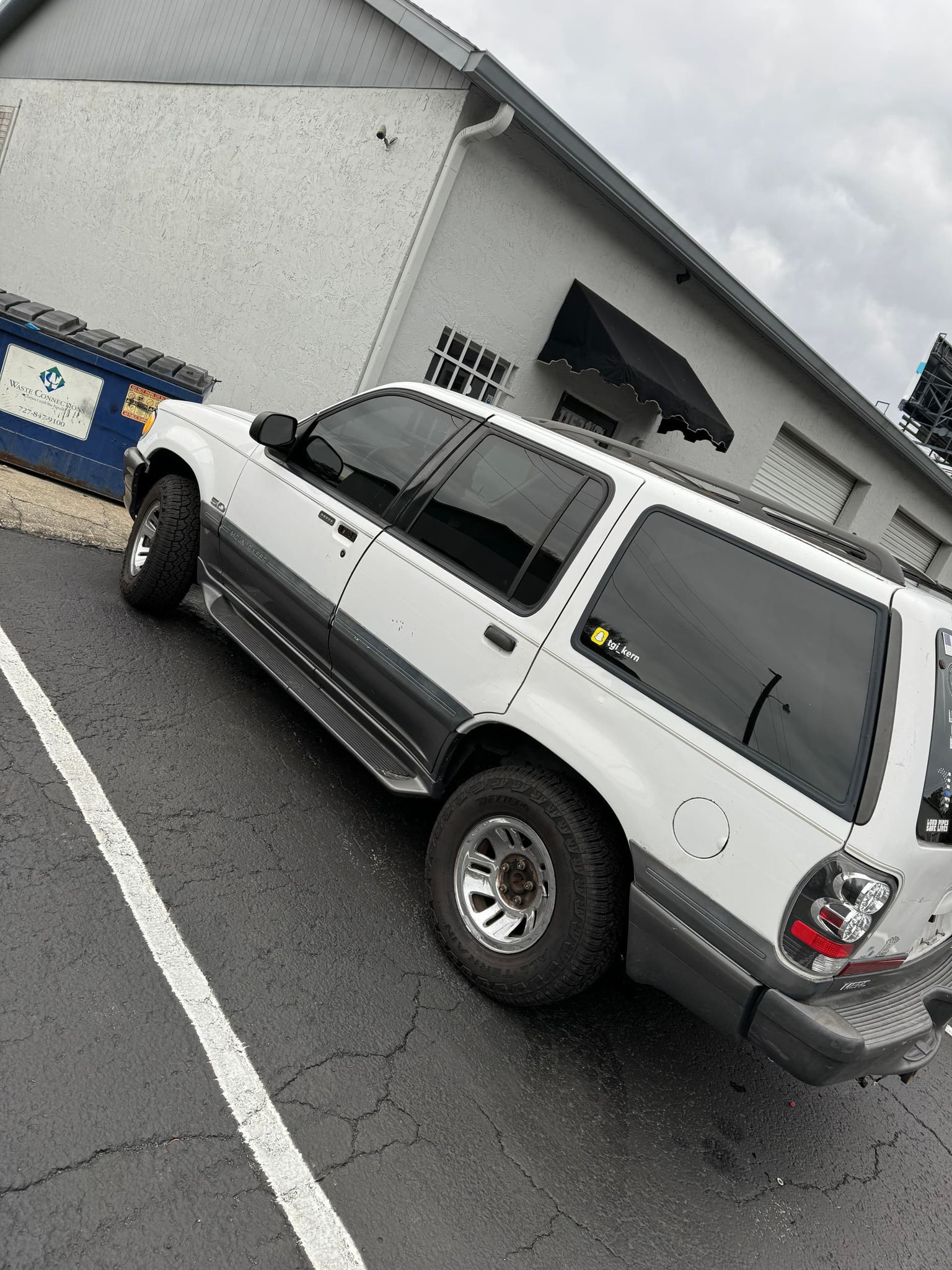 Conductor’s Special 228H Train Horn Kit installed on 2000 Mercury Mountaineer with wireless remote