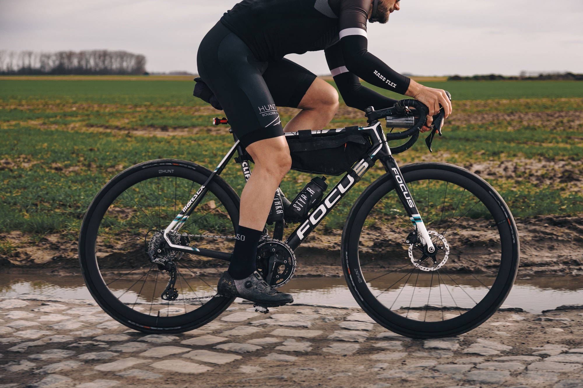 Cyclist riding the HUNT 40 Carbon disc wheels on cobbles