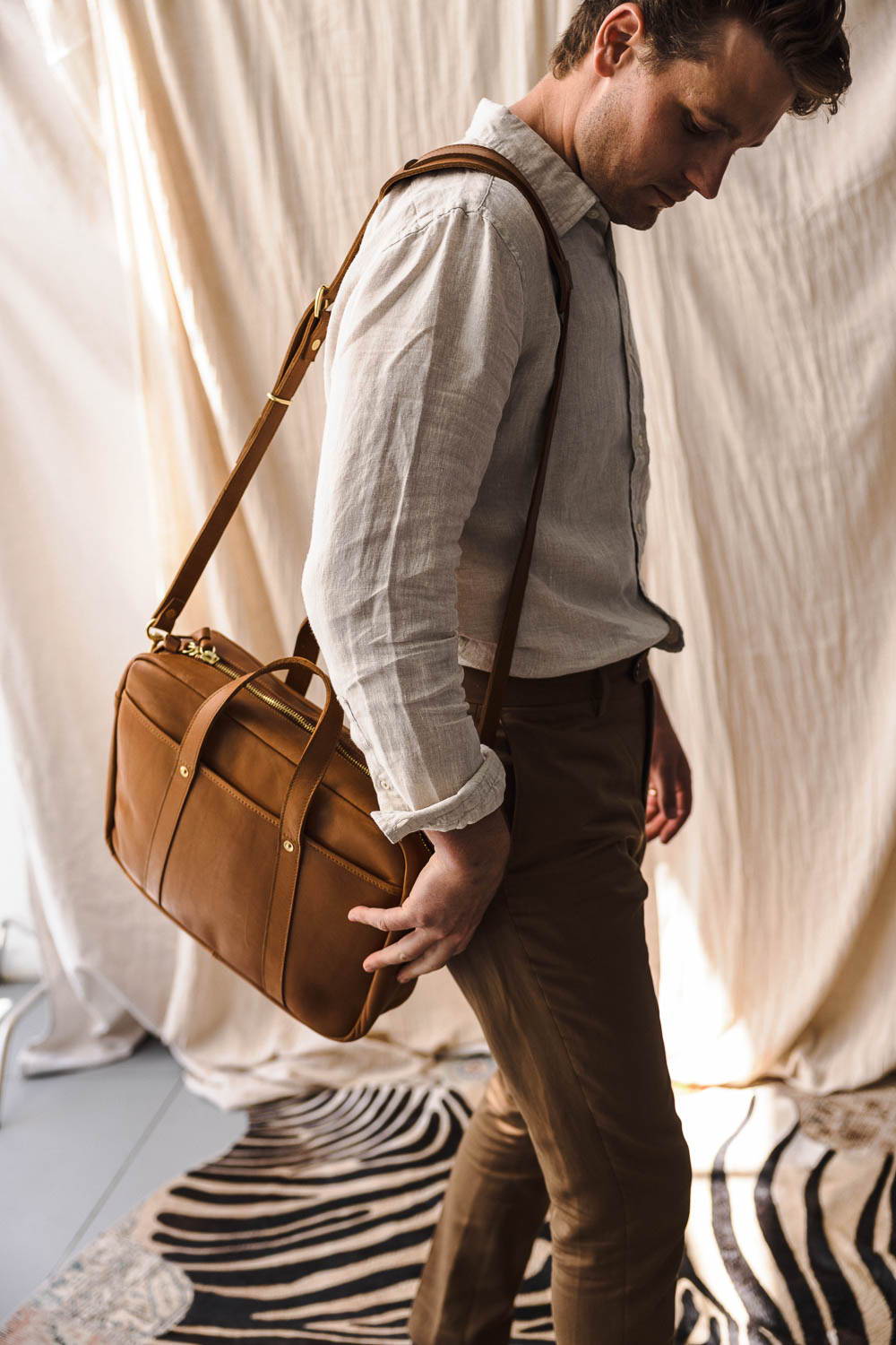 over the shoulder bags are men's leather holdalls