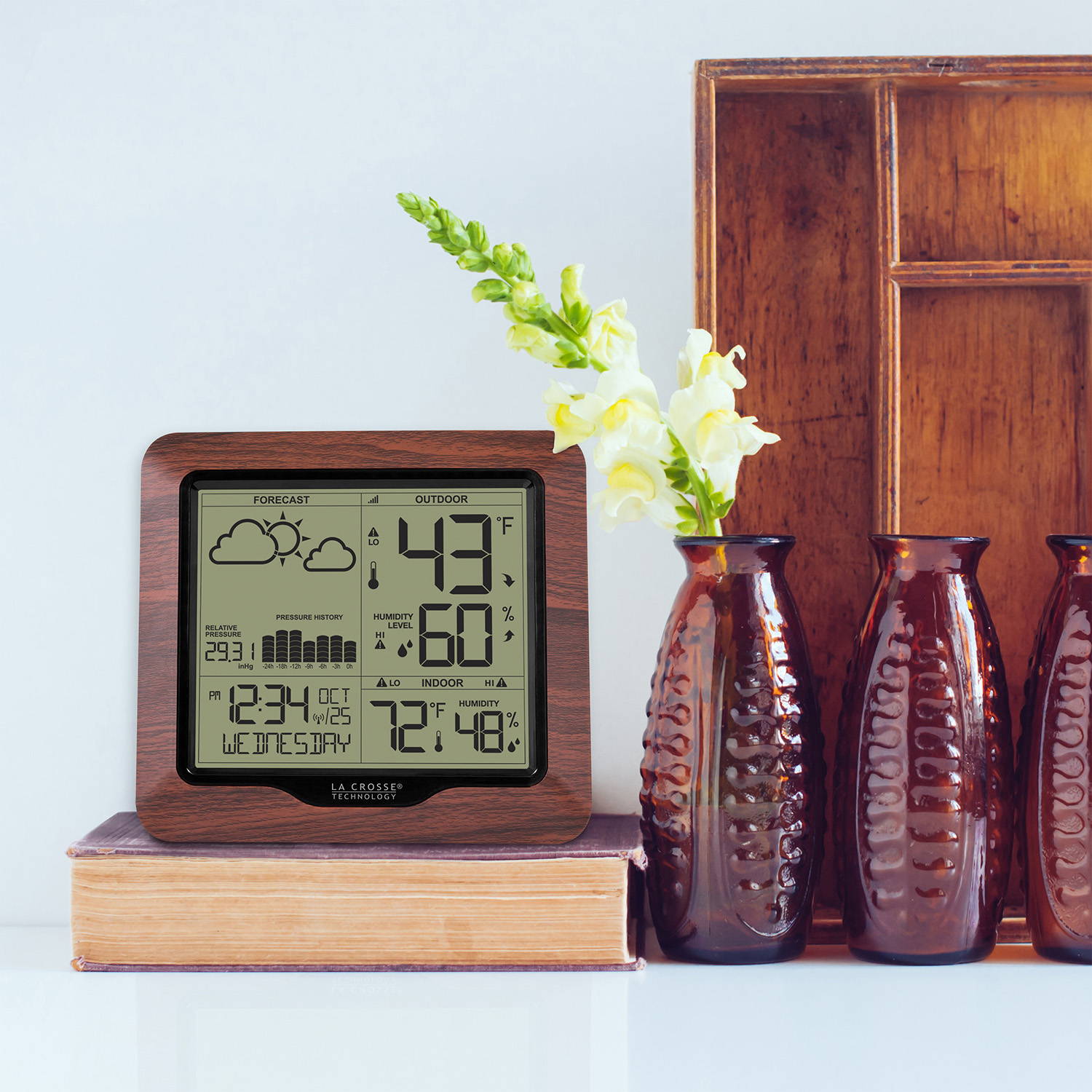 Forecast weather station with barometric pressure chart wood grain case and backlight