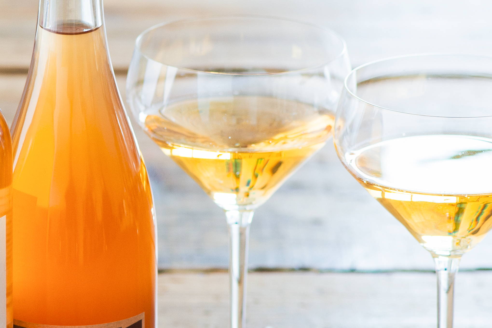 オレンジワインとは何か？ をあらためて。美しい色と味わい深さ、使い勝手の良さのヒミツとは？