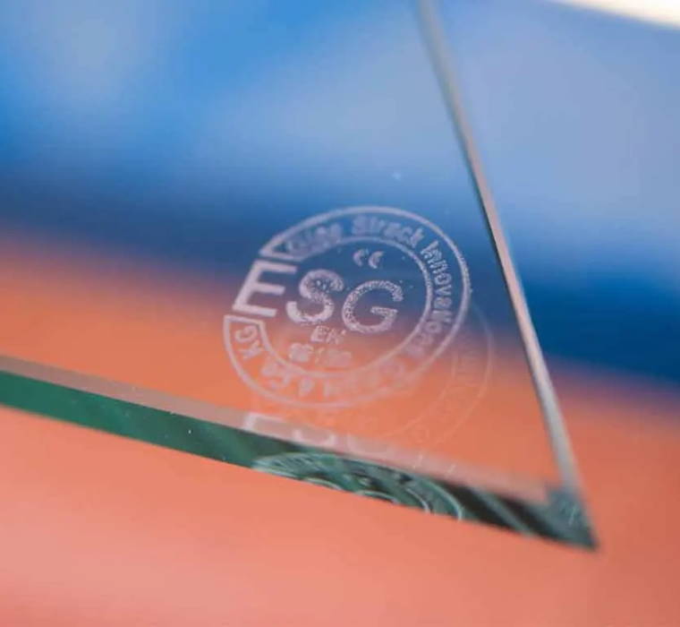 Ein Beispiel einer ESG-Glasplatte nach Maß
