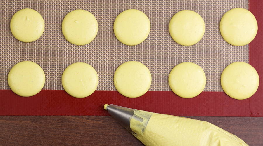 macarons on silicone mat