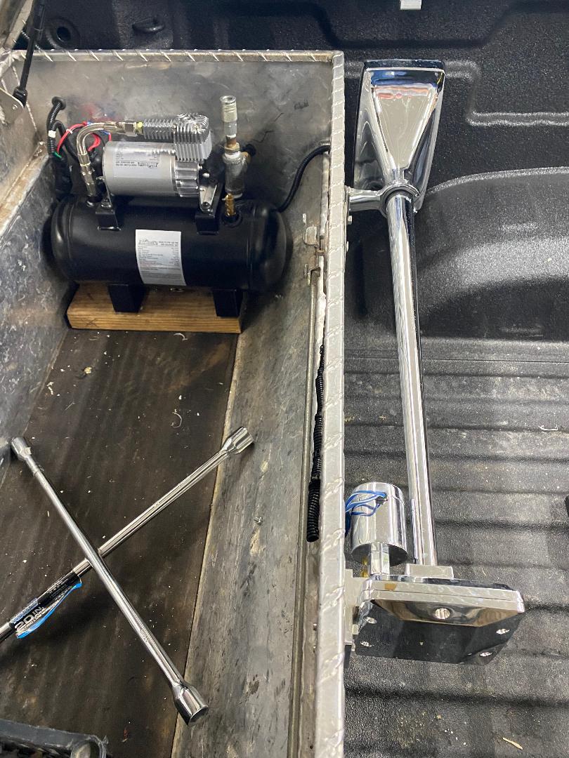 Edward's 2022 Chevy 2500 Train Horn Install