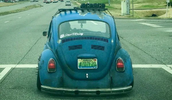 Rear view blue Super Beetle Alabama plate roof rack horns road intersection Zach's 1971 Volkswagen Shocker XL gallery photo 4