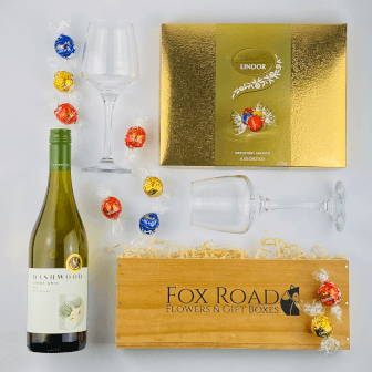 Congratulations gift box with wine