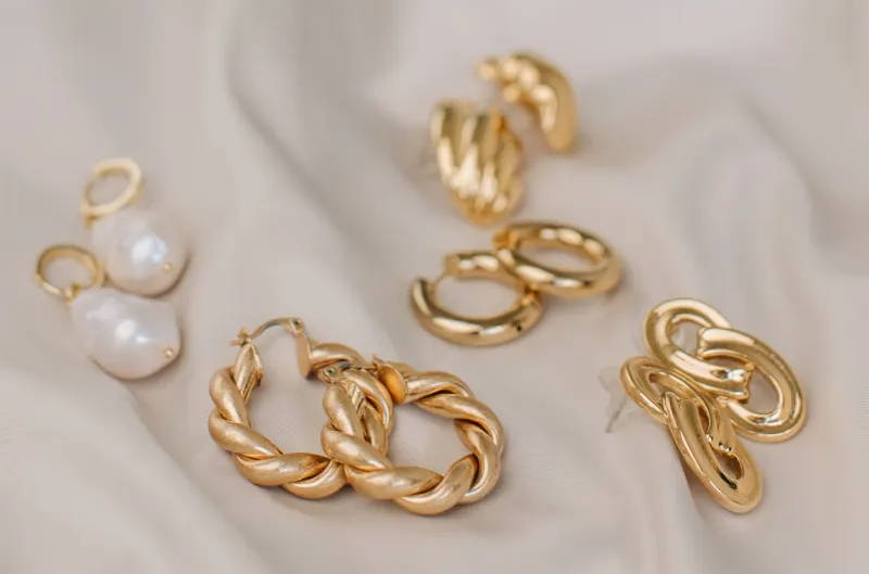 gold jewelry trends 2023