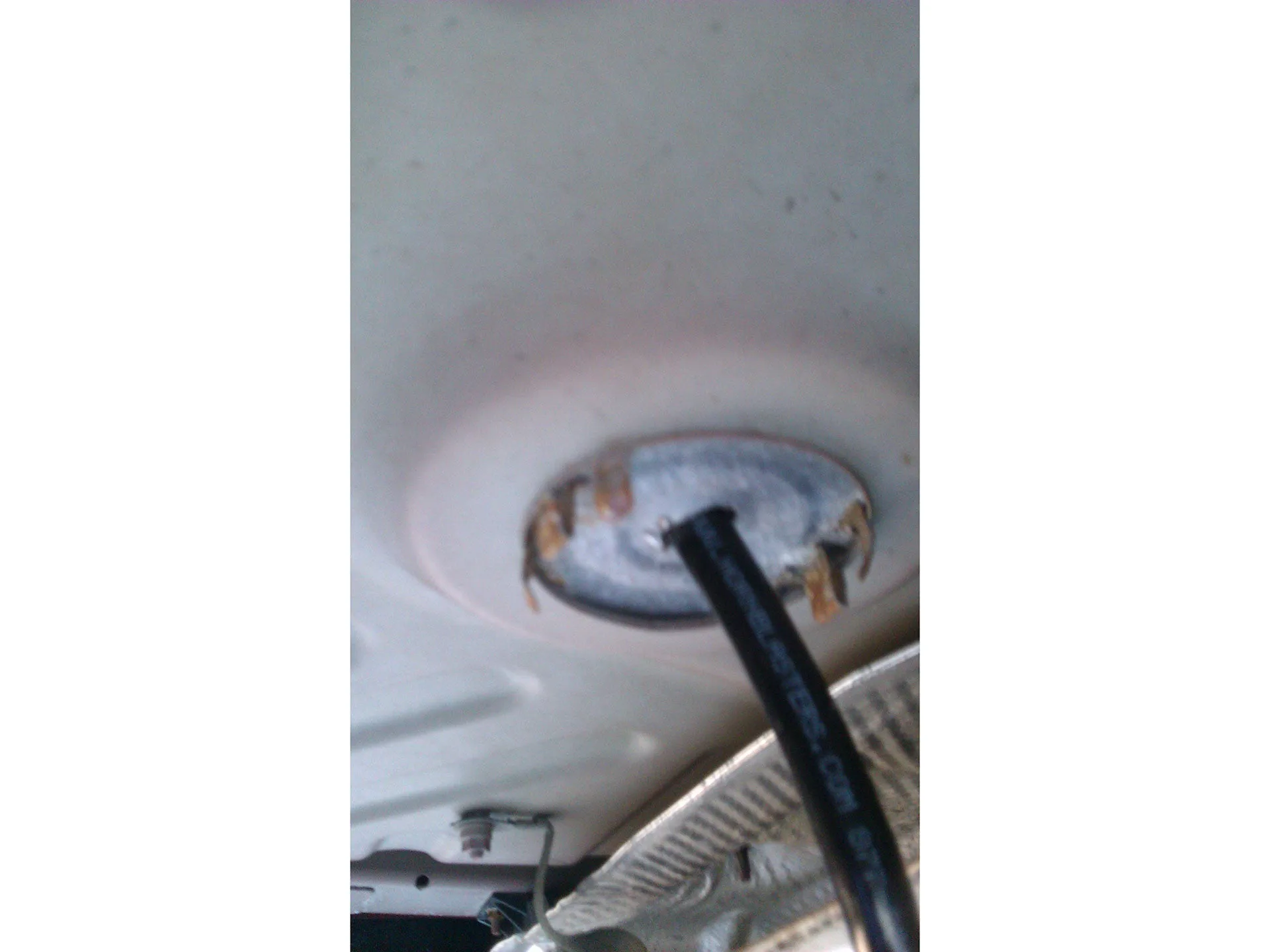 Horn mounting bracket and hardware detail on 2007 Dodge Caliber photo 3