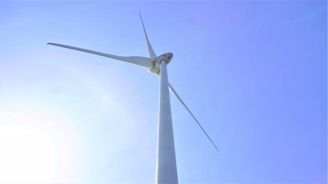 家庭用の風力発電機は魅力的？向き不向きと太陽光発電との違いを解説