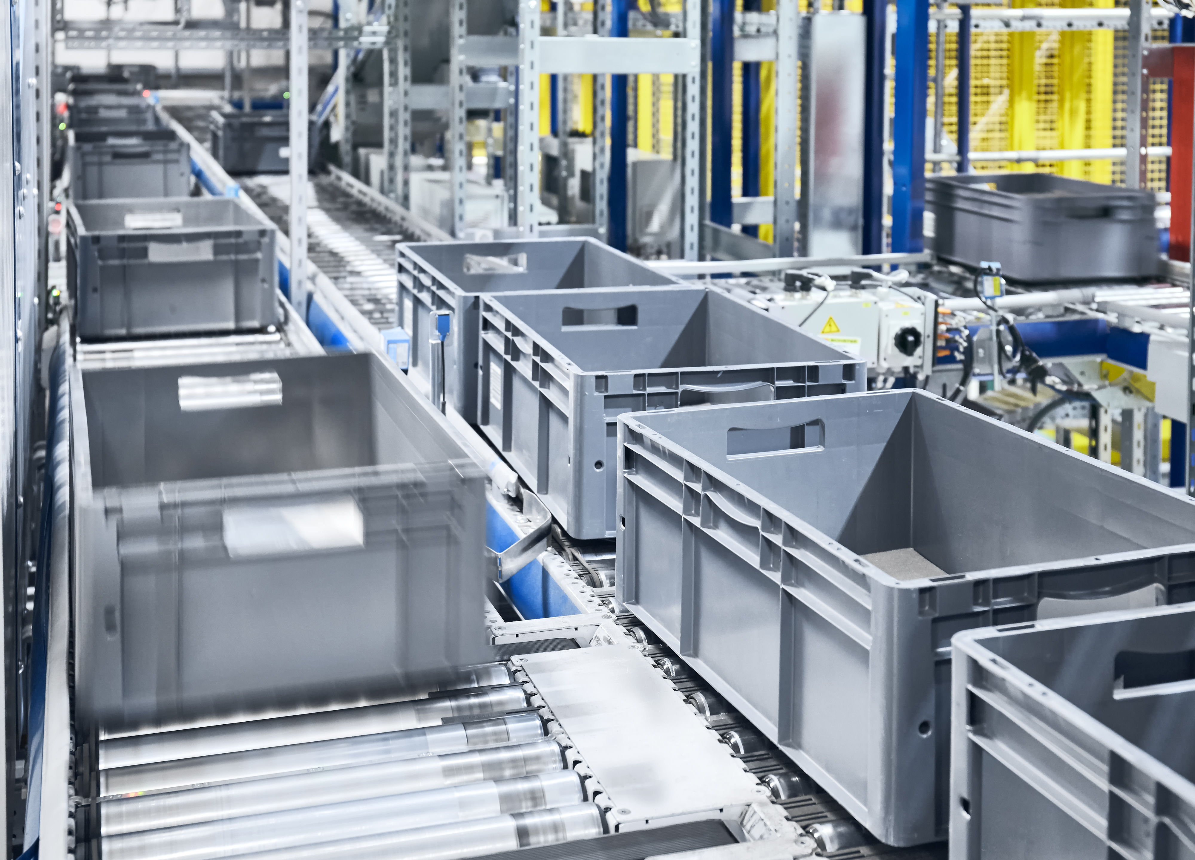 Totes on modern accumulation conveyor